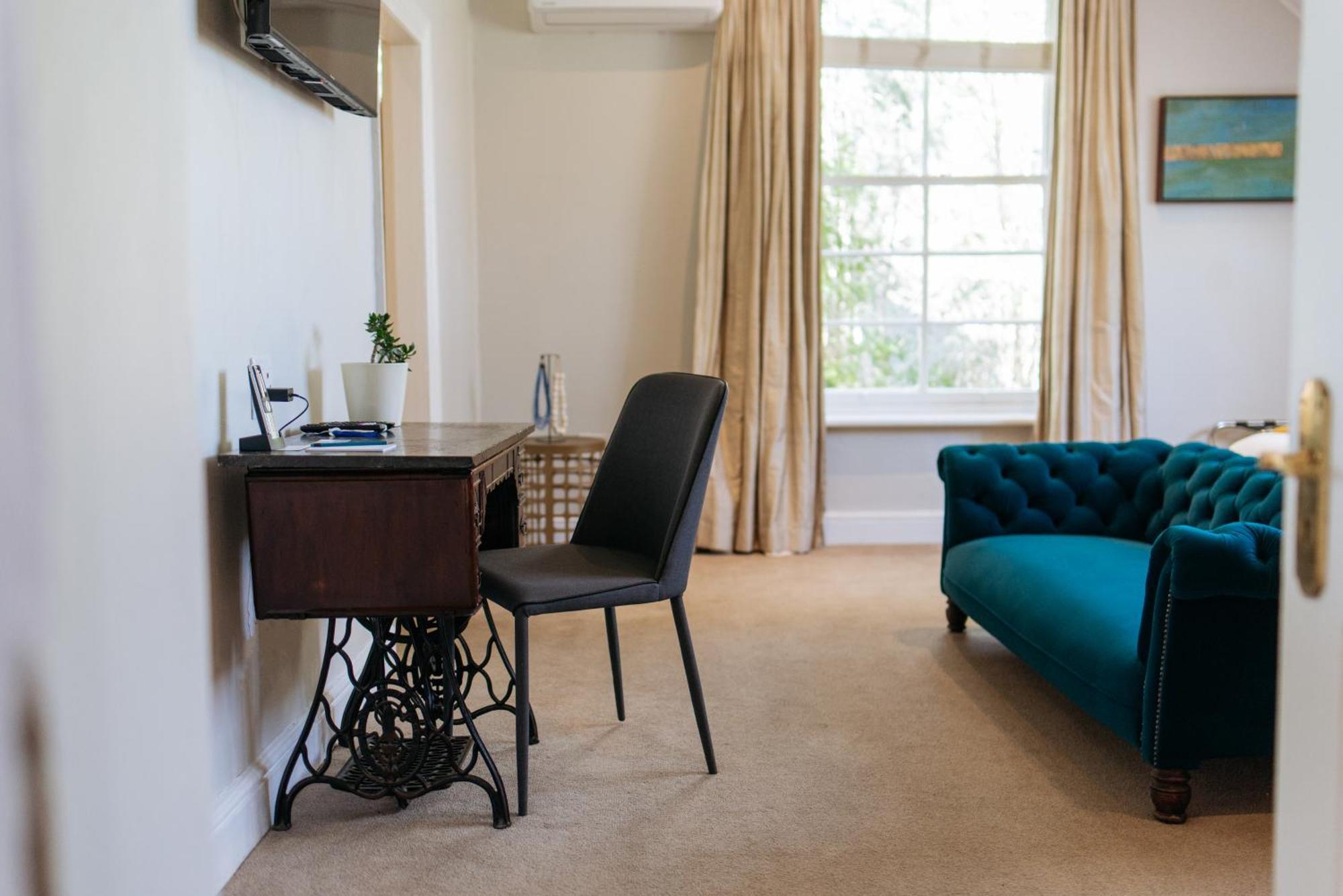 River Manor Boutique Hotel By The Living Journey Collection Стеленбош Екстериор снимка